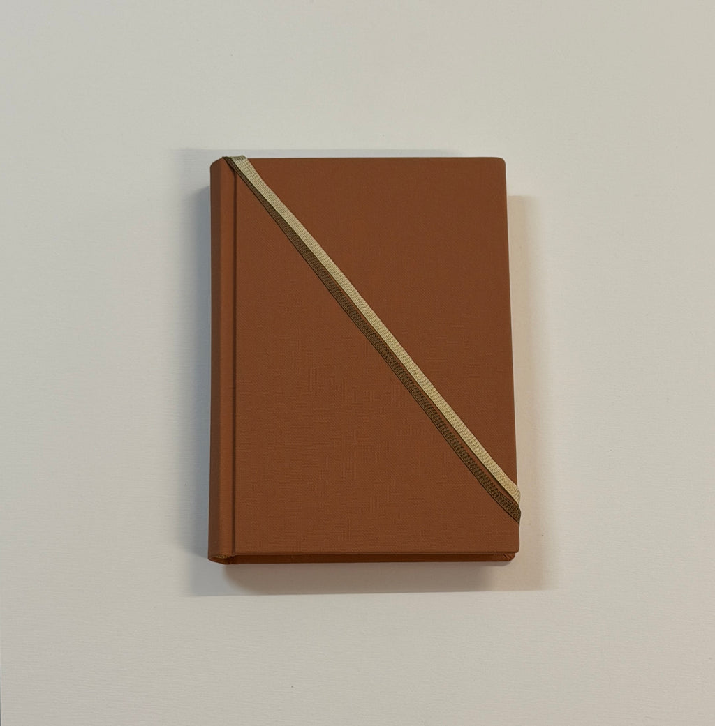Le Pocket – Carnet A6 en Buckram Matt Brun