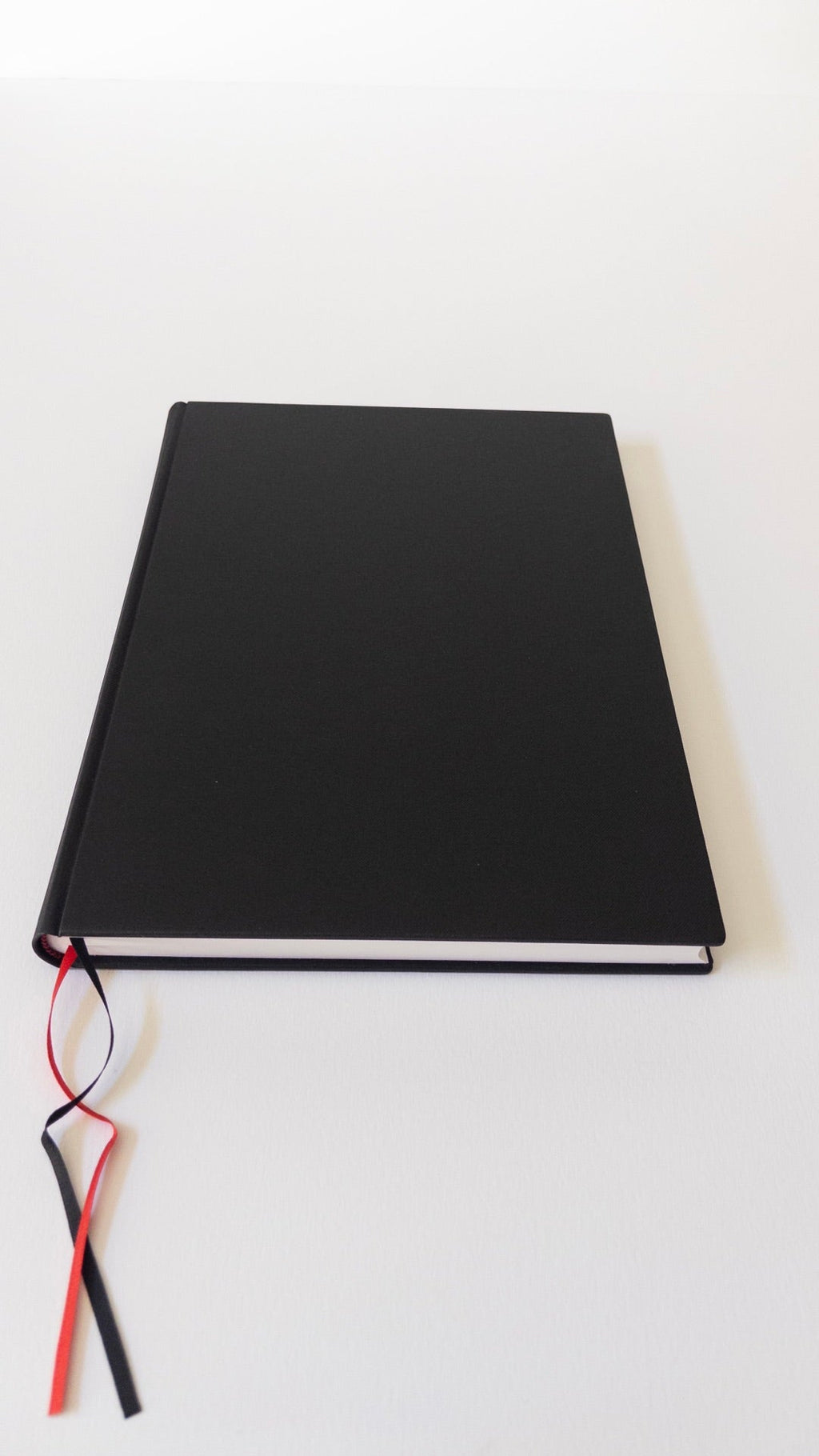 Carnet Buckram A4 Noir — vue de face