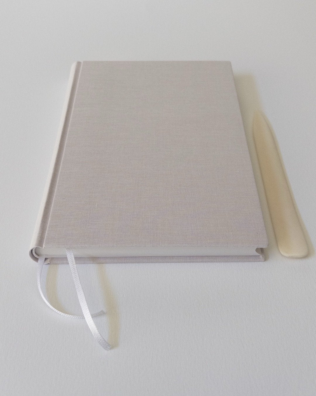 Carnet Marais A5 Beige rosé — vue avec plioir