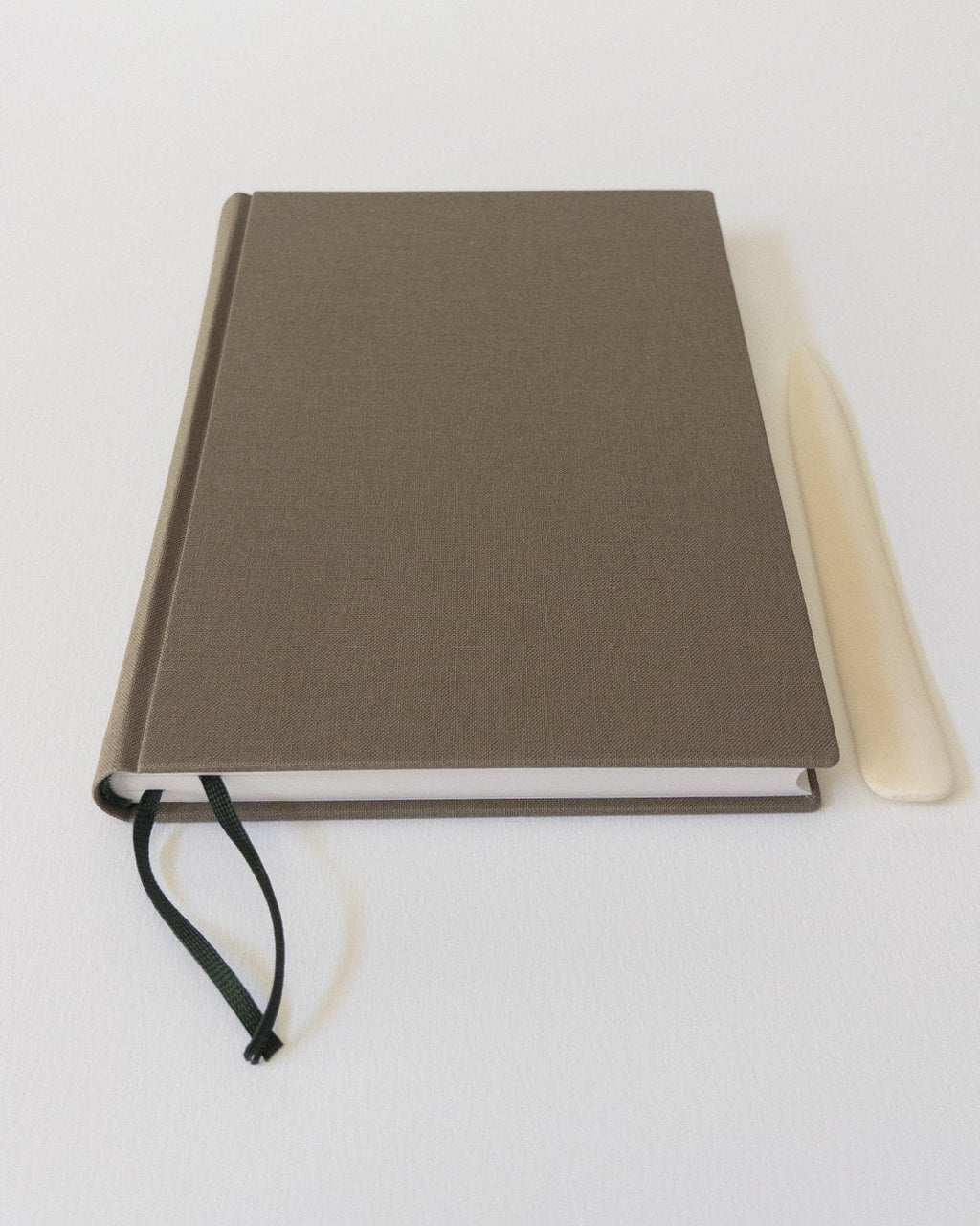Carnet Marais A5 Kaki — vue avec plioir