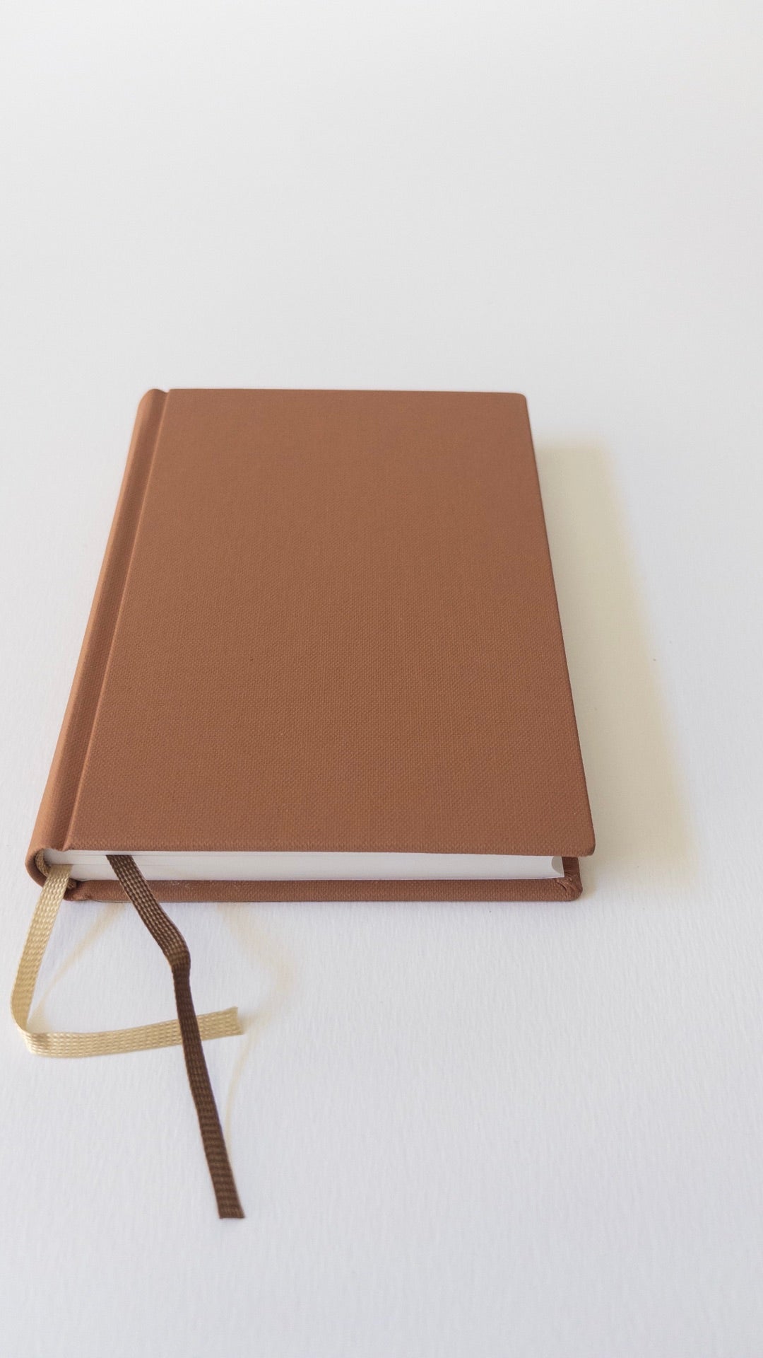 Carnet Buckram A6 Brun — vue de face